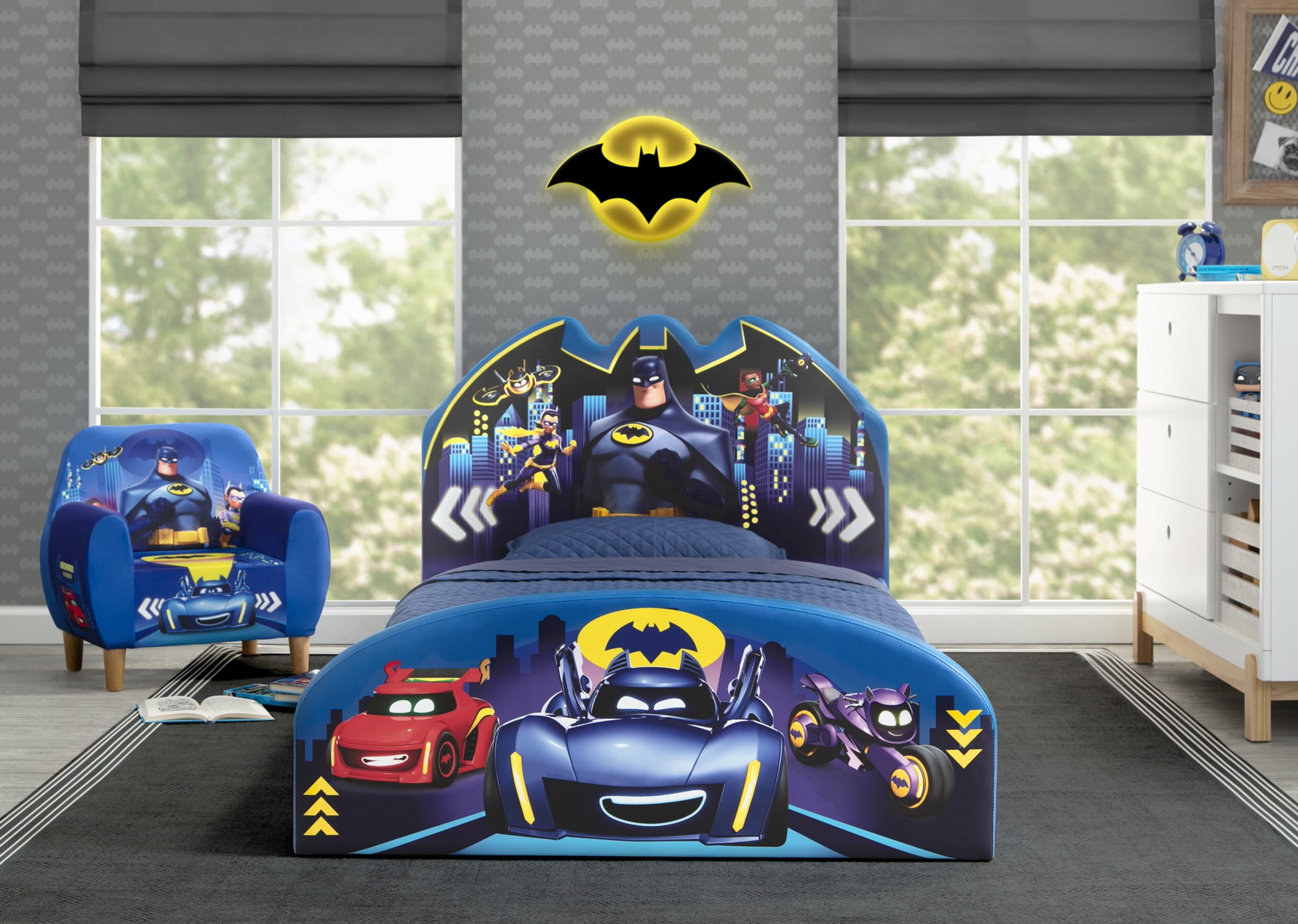 バッドマン　ベッド　セミダブル Batman Batwheels Upholstered Twin Bed by Delta Children, Blue