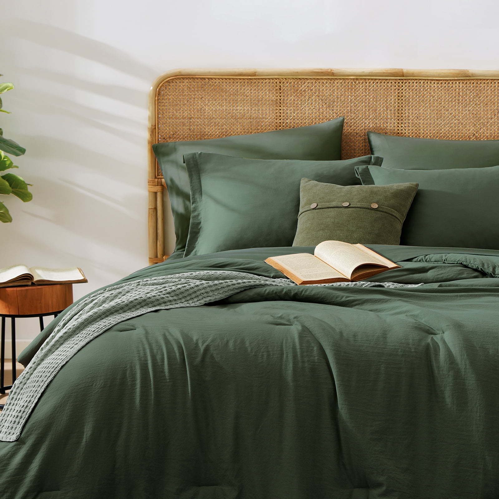 Amberspace Prewashed fabric 7-piece Bed in a Bag Comforter Set with Sheets,Dark green,Queen