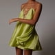thumbnail image 1 of Mini Vestido Vestido sin espalda para mujer Vestido de color sólido con escote en V profundo Ropa de playa elegante y sexy con dobladillo con volantes Cgtredaw Verde S para Mujer, 1 of 1