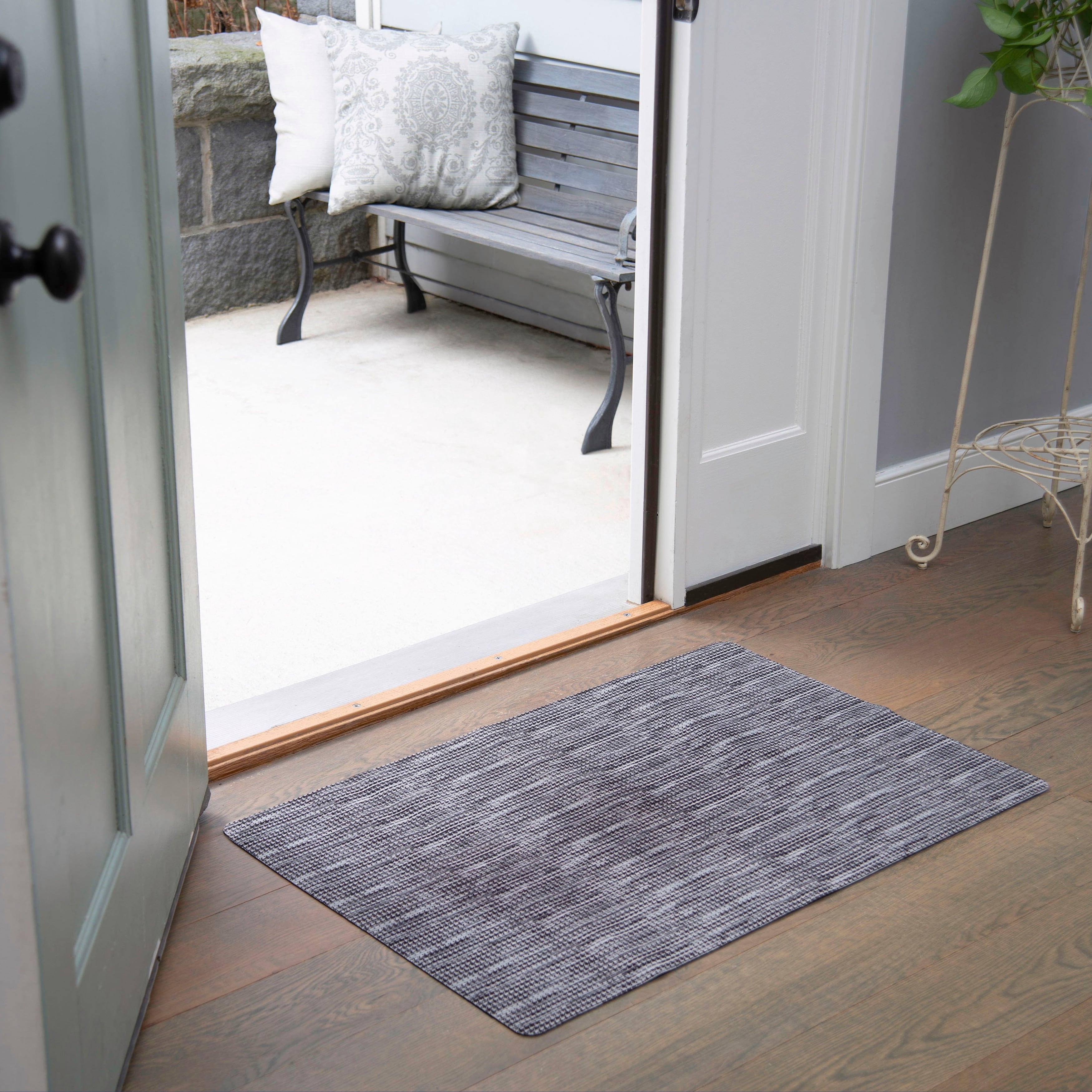 TOWN & COUNTRY BASICS Smooth Step Houndstooth Low Profile Utility Kitchen Mat, Machine Washable with Non-Slip Backing, Grey/Black, 24"x35"