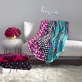 thumbnail image 4 of Manta de forro polar Betsey Johnson Betsey Signature de Betsey, 4 of 5