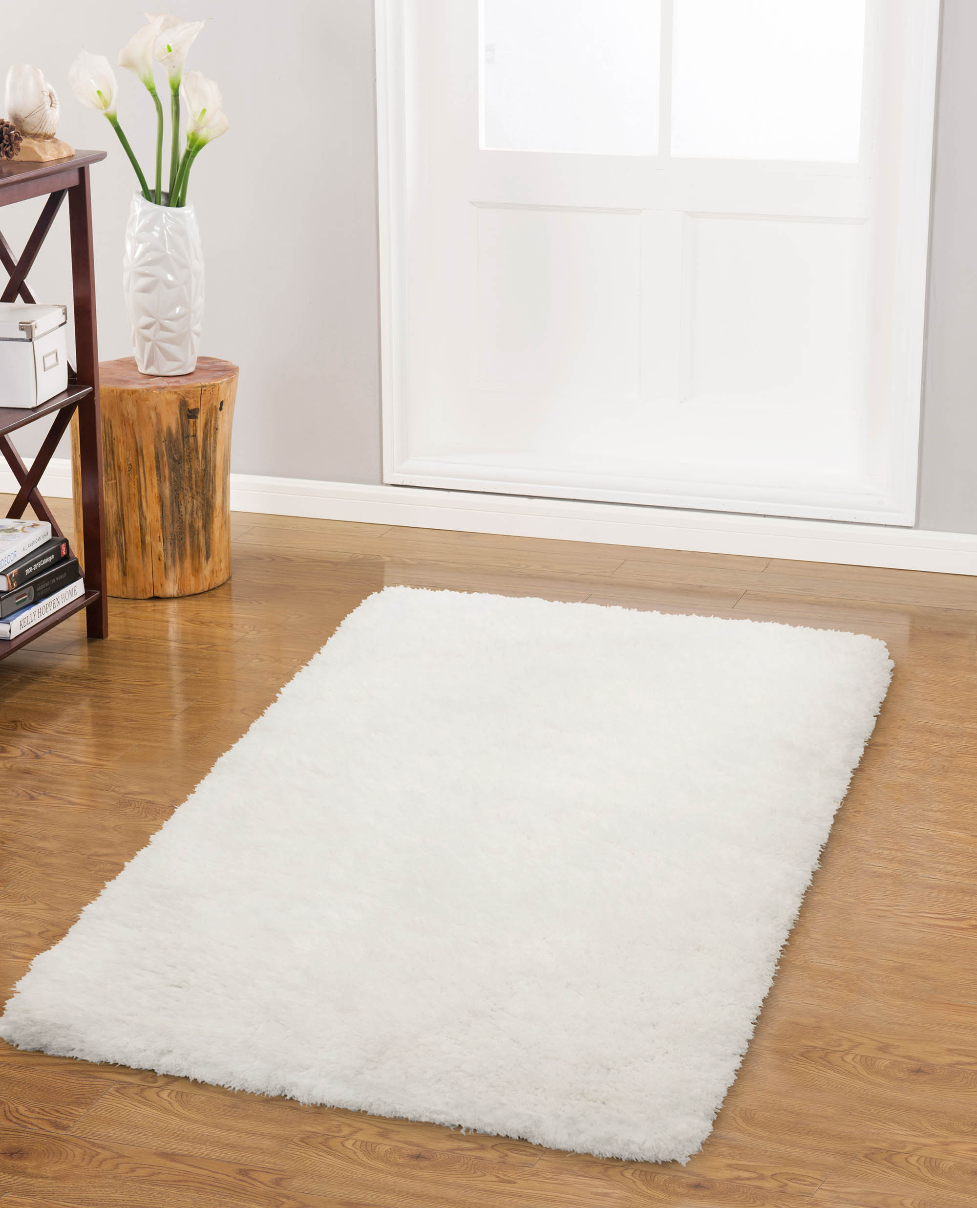 Sophia Plush 27x45 Accent Rug, White