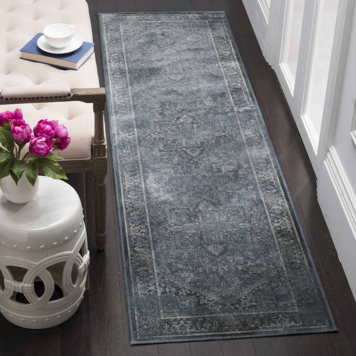 SAFAVIEH Vintage Adrian Traditional Area Rug, Blue, 5'3" x 7'6"