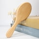 thumbnail image 3 of Cepillo para el cabello de madera de bambú natural de 2 piezas - Cerdas de bambú para masajear el cuero cabelludo y desenredar todo tipo de cabello - Limita la electricidad estática, 3 of 5