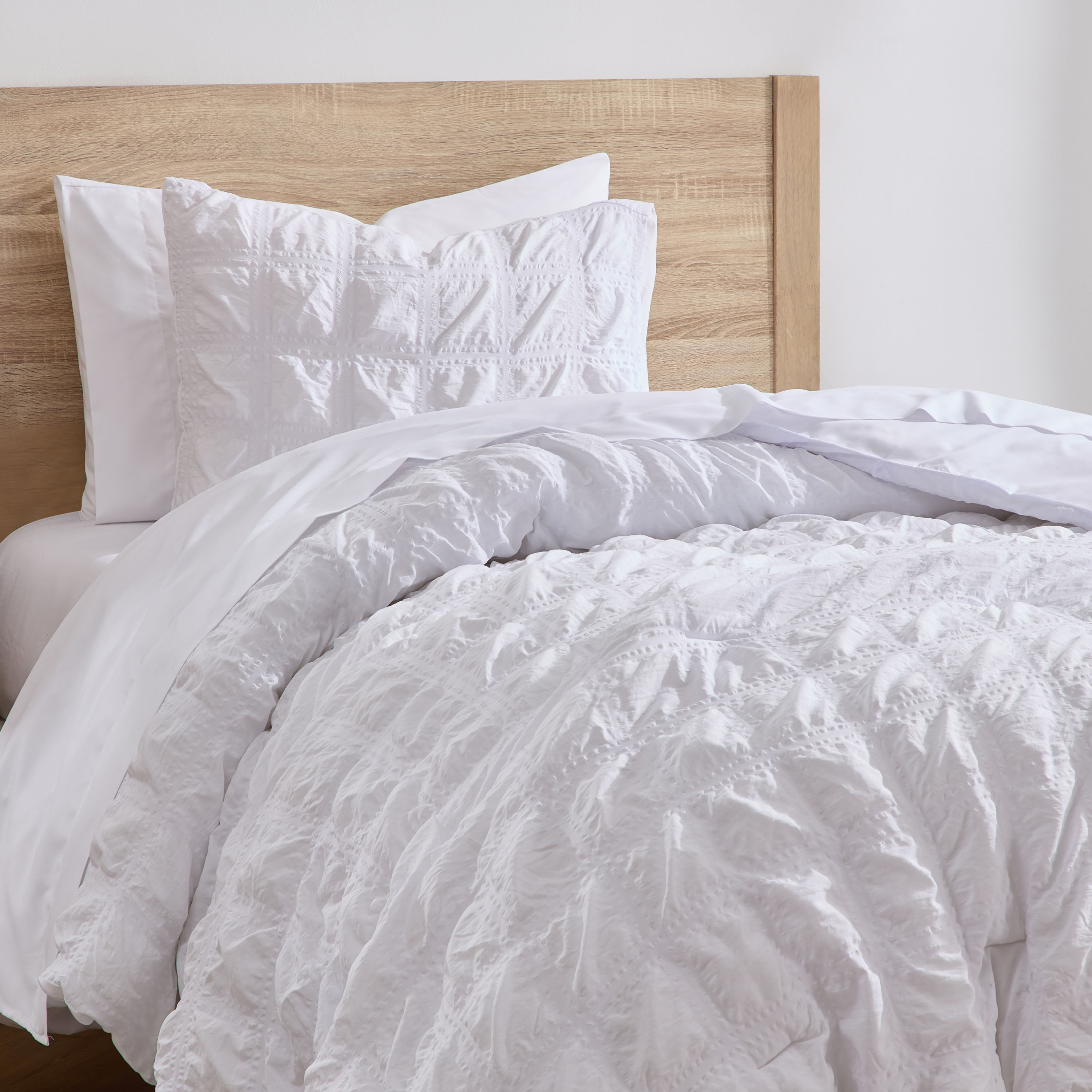 LammaLoe Twin Comforter Sets, 7 Piece Seersucker Bed in a Bag, Bedding Comforter Set with Sheets, Modern Bed Set, White
