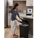 thumbnail image 2 of Bote de Basura Rubbermaid® Serie 2 13 gal con pedal, 2 of 3