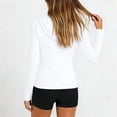 thumbnail image 4 of Camisetas de Cuello de Manga Larga para las Mujeres con Cremallera Frontal con Cintura Cinqueada, Protección Solar Upf, Agujeros Del Pulgar Y Tela de Rendimiento, 4 of 9