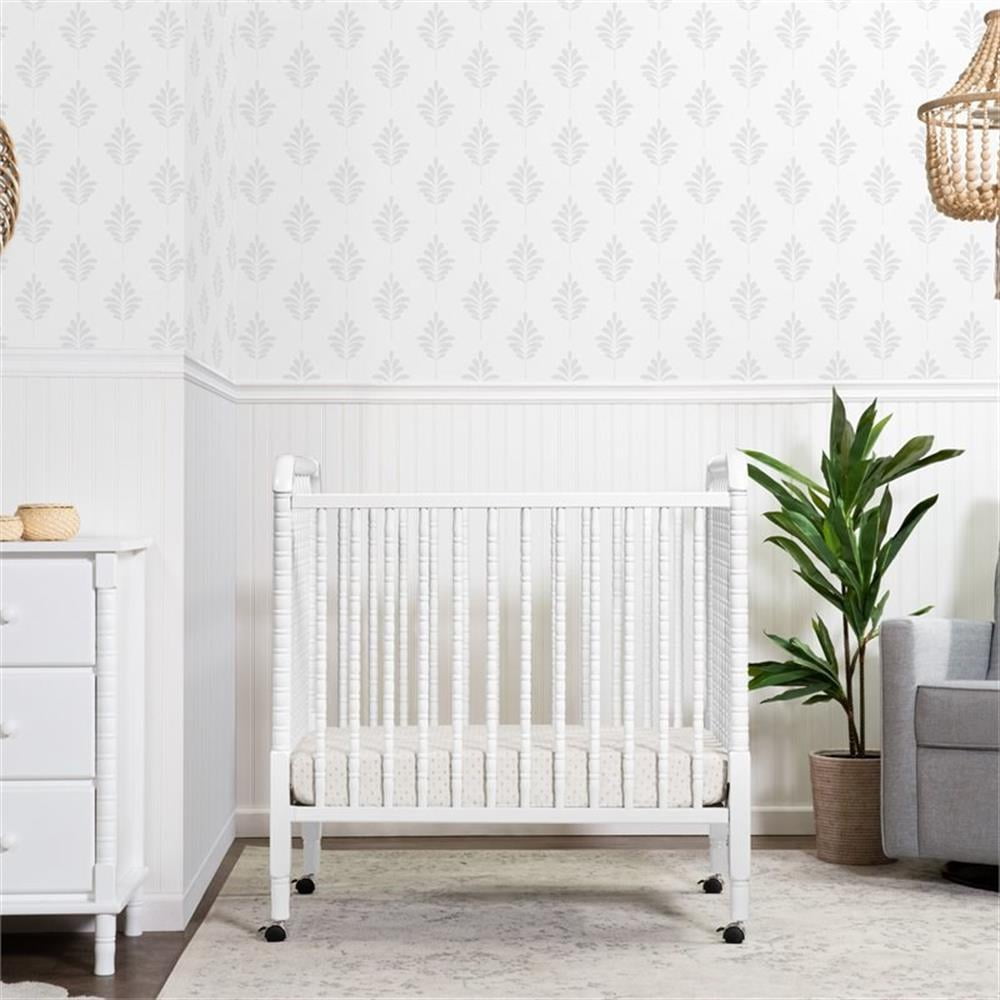 DaVinci Jenny Lind Pine Wood 3-in-1 Convertible Mini Crib in White