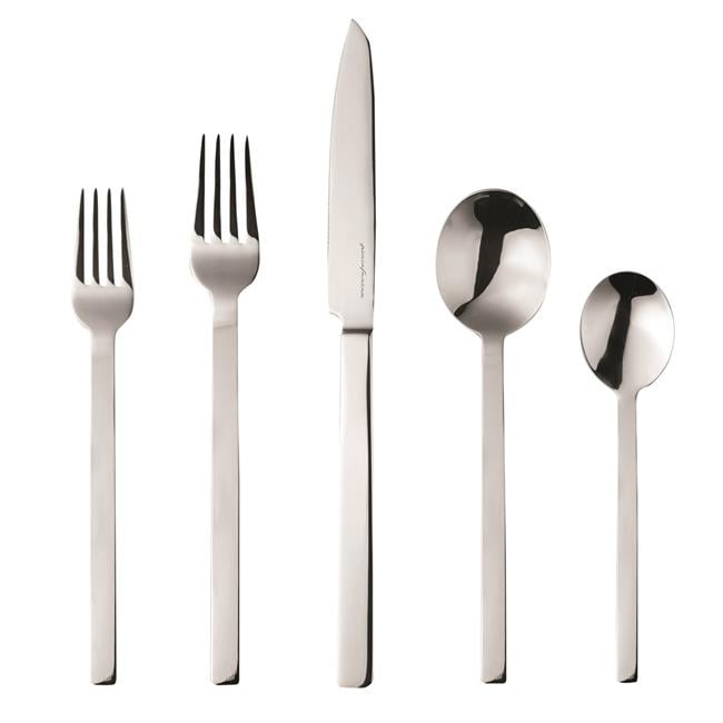 table setting with steak knife