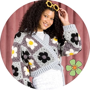 新品・タグ付き　bibiy ALEXA FLOWER KNIT Red Heart® AIO Flower Power™ #4 Medium Acrylic Yarn, Black Dahlia