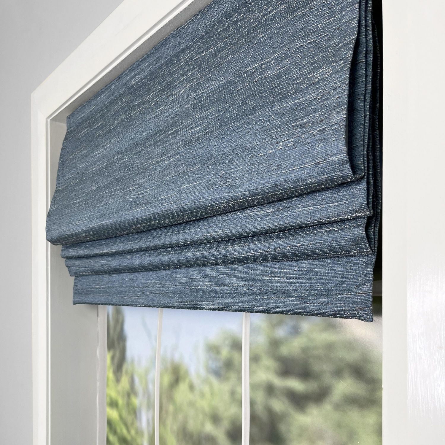 Versailles' Caesar Cordless Roman Shades (27in x 63in)
