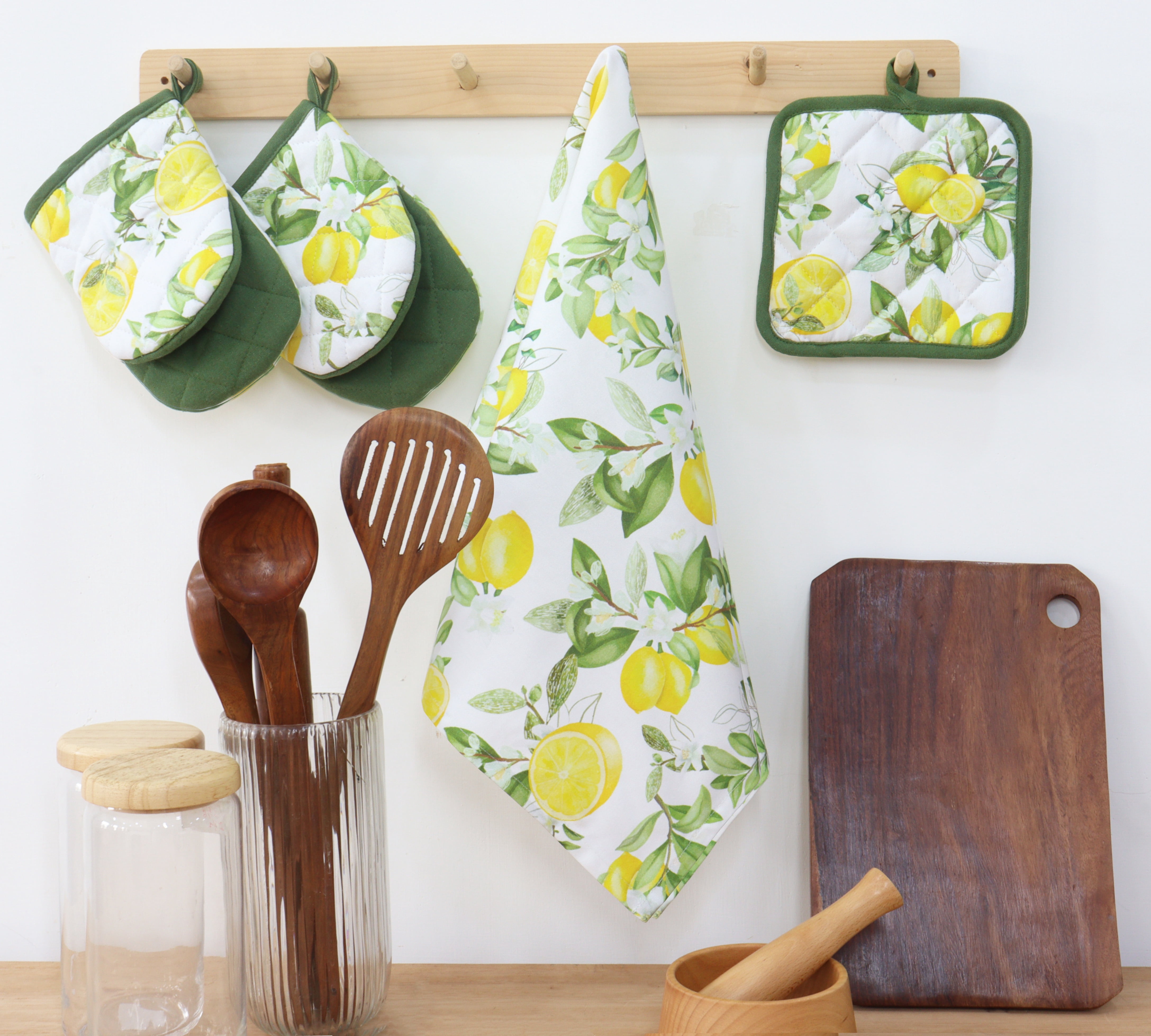 PurpleEssences 4 Pack Kitchen Towels, Potholders and Oven mitts, For Cooking and Backing Purpose
