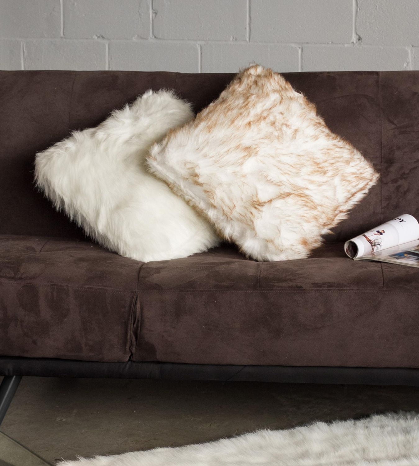 COUSSIN EN FAUSSE FOURRURE BELTON 18"X18" 2 PQT