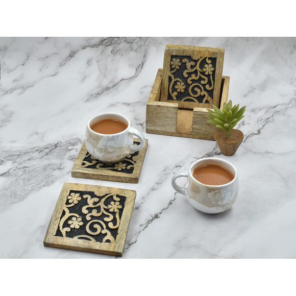 Set de posavasos STORE INDYA cuadrados de madera con soporte acabado negro