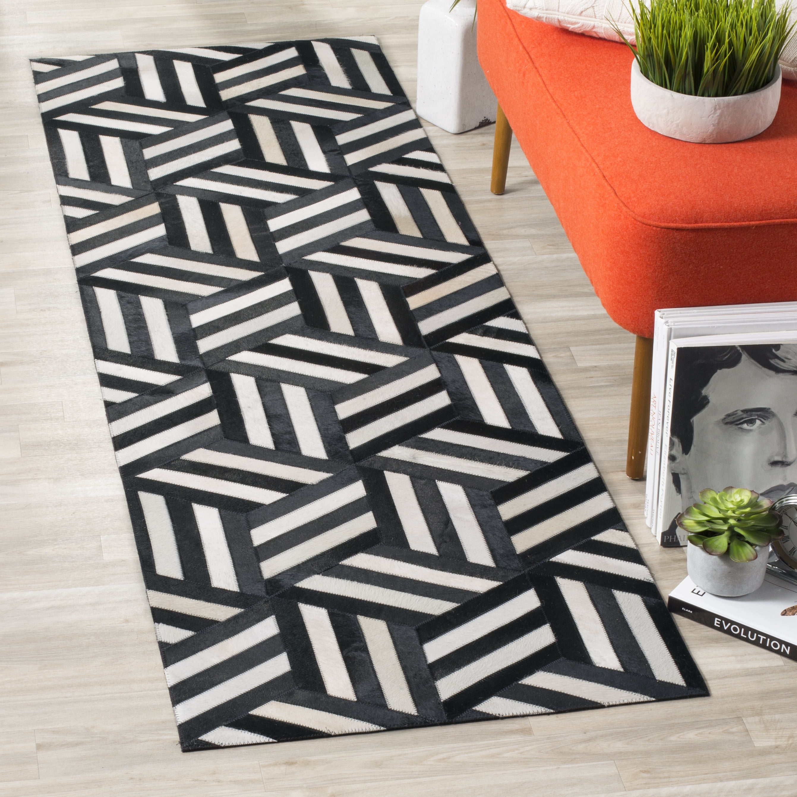 SAFAVIEH Studio Leather Braiden Geometric Runner Rug, Ivory/Black, 2'3" x 11'