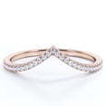 thumbnail image 1 of JeenMata Alianza de Boda en Forma de V de 0,25 Quilates con Forma Redonda y Pavé Festoneado - Baño de Oro Rosa de 18 K sobre Plata, 1 of 6