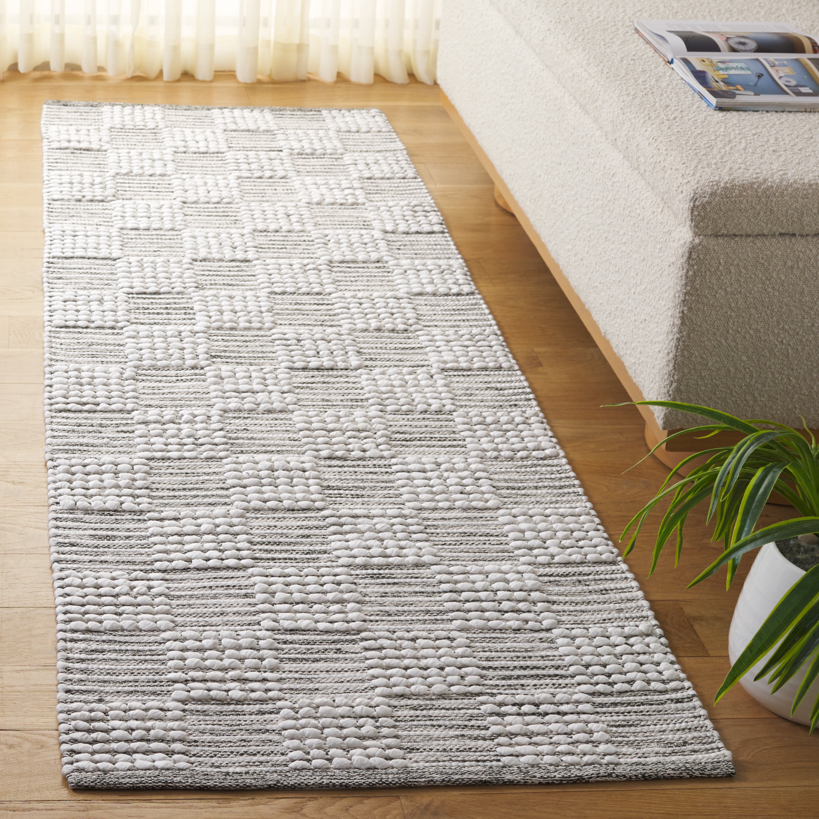 SAFAVIEH Montauk Taryn Checkered Cotton Runner Rug, Green/Ivory, 2'3" x 8'