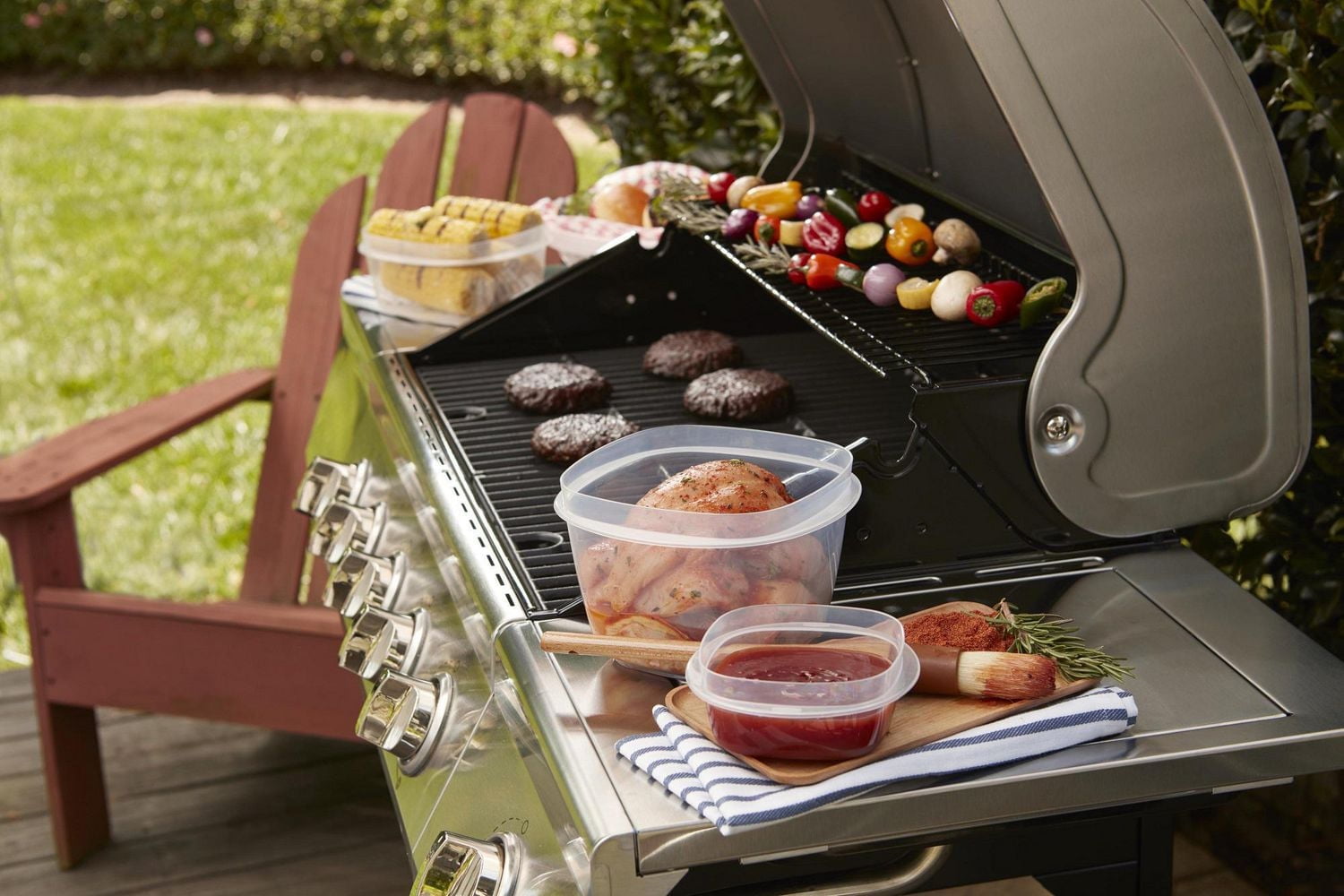 Rubbermaid Easy Find Lids Food Storage Container, 9 Cup, Racer Red