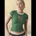 thumbnail image 4 of Camiseta Gráfica Vintage para Mujer con Cuello Redondo Acanalado y Ribete en Contraste Verde XL, 4 of 10