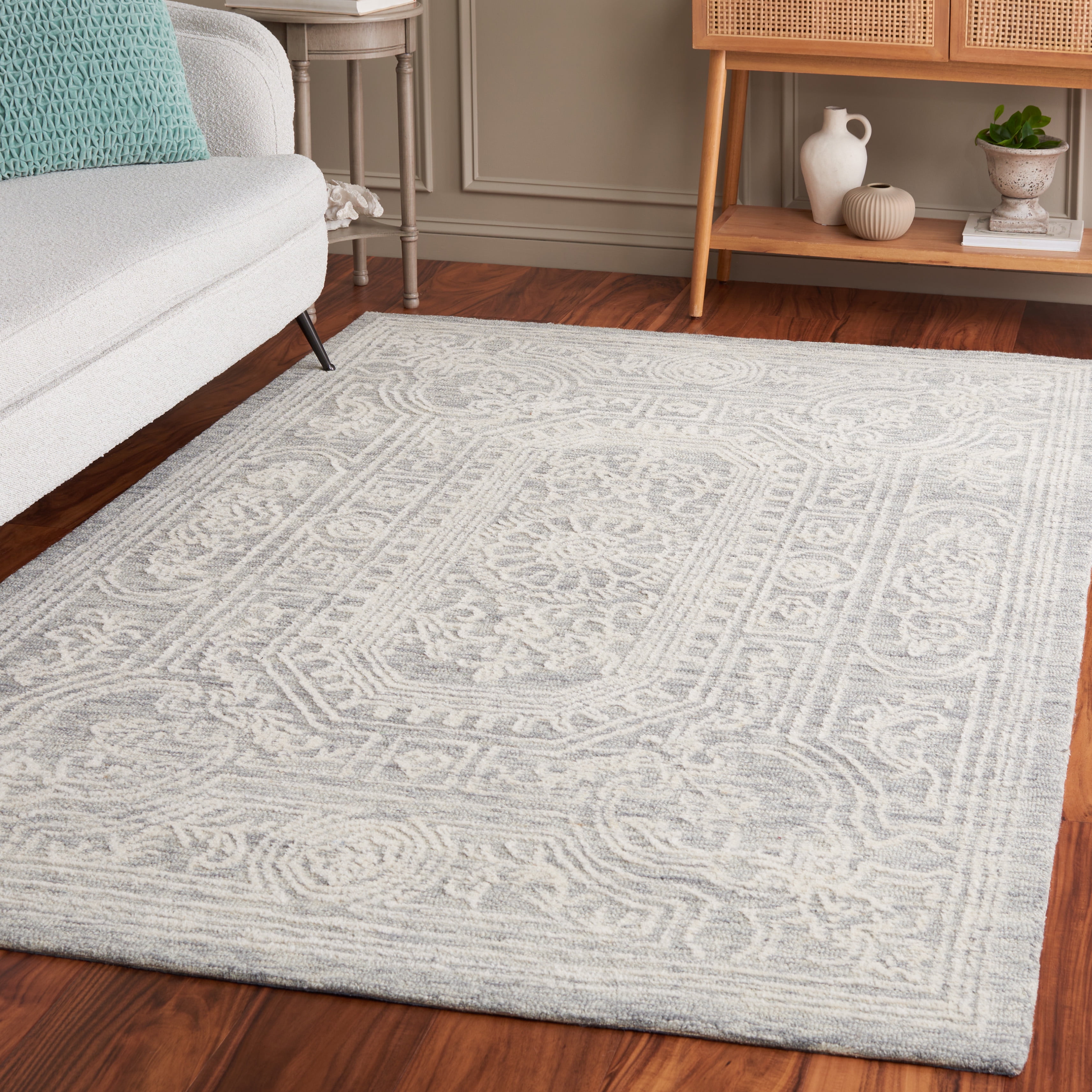 SAFAVIEH Ebony Aindreas Traditional Area Rug, Ivory/Grey, 8' x 10'