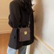 thumbnail image 4 of Bolsos retro para mujer, nuevo estilo 2025, estilo coreano, bolso de hombro de nicho, textura de alta calidad, bolso cruzado pequeño cuadrado que combina con todo., 4 of 5