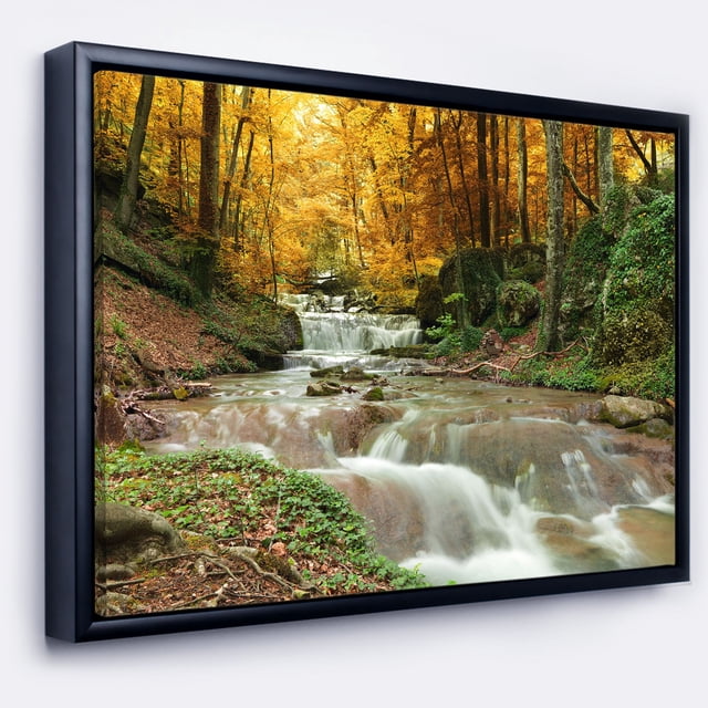 Designart - Cascade Forestière avec Arbres Jaunes - Impression sur Toile Encadrée Paysage Grand