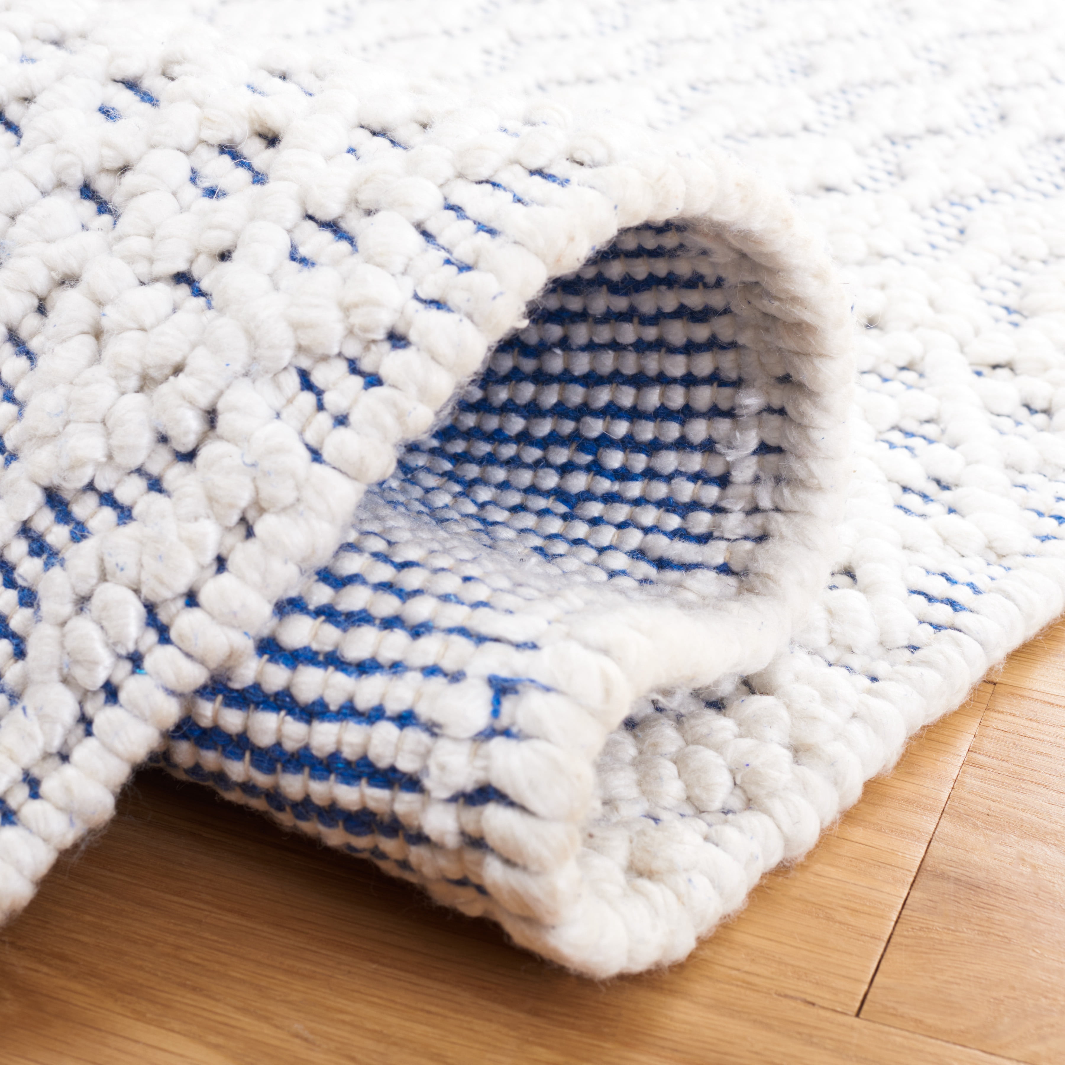 SAFAVIEH Casablanca Braelyn Diamond Area Rug, Blue/Ivory, 6' x 9'