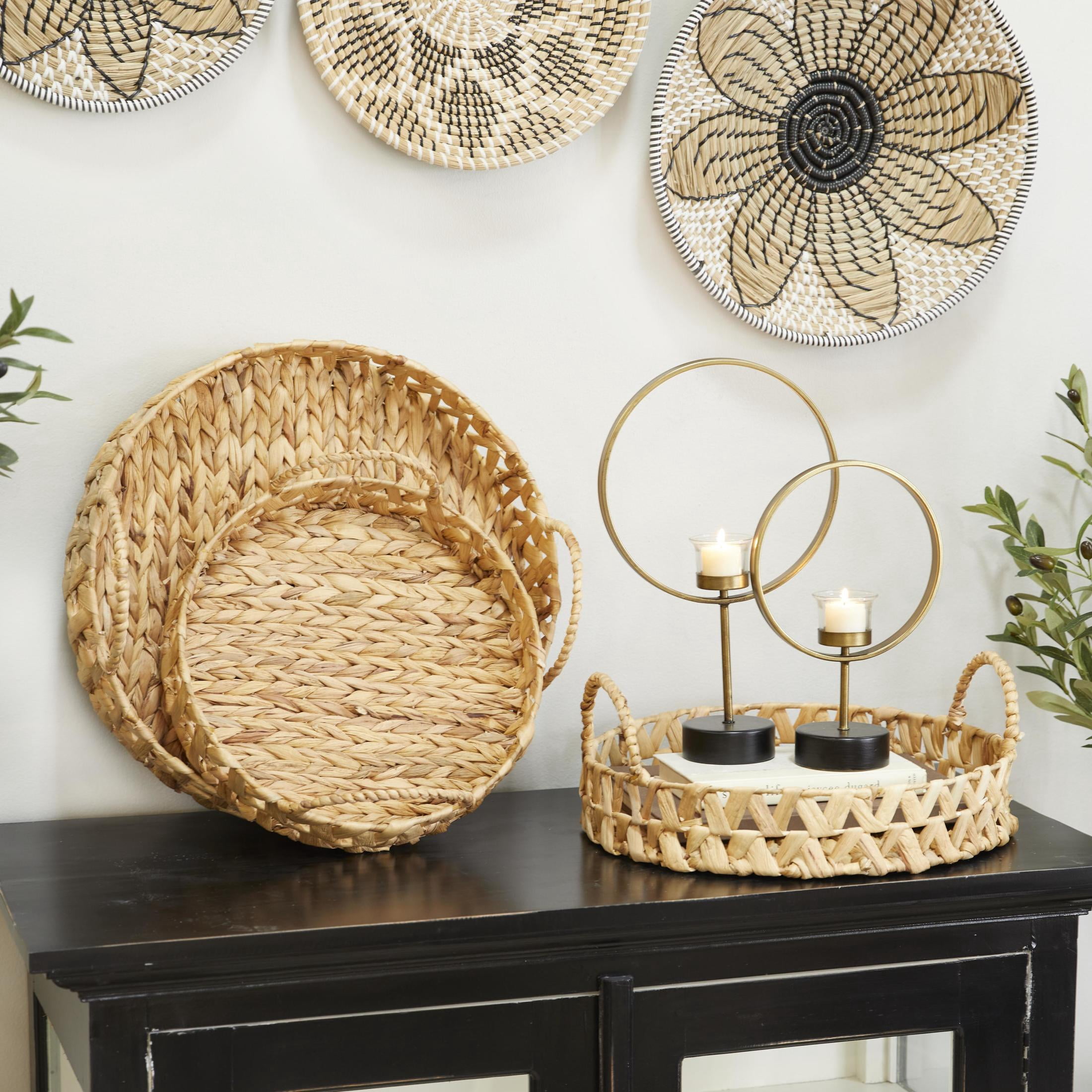 DecMode 19", 16", 14"W Brown Seagrass Handmade Woven Tray with Handles, 3-Pieces