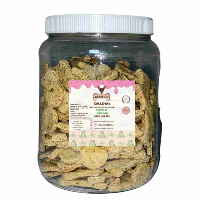 galletas para el aliento brownie 460 grs para perros de todas las razas y tamaños Tarro plástico transparente con tapa blanca visto de frente, lleno de galletas redondas y piezas irregulares color beige con motas verdes; etiqueta frontal rosa y crema con logo Brownie y leyenda 460 grs. Indicado como premio de entrenamiento, sabor menta, hierbabuena y miel; conservar en lugar fresco y seco.