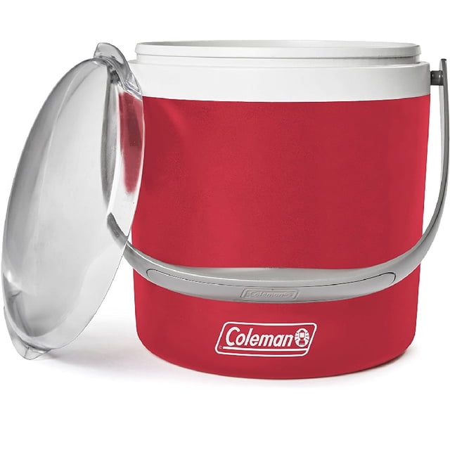 hielera circular coleman 2000033055 12 latas rojo Hielera circular Coleman roja de 9 qt (12 latas) con cuerpo cilíndrico y superficie lisa, tapa blanca extraíble apoyada al costado y asa abatible gris con logo frontal, vista 3/4 sobre fondo neutro; retiene hielo hasta 12 horas y es adecuada para transportar bebidas frías en camping o picnics.