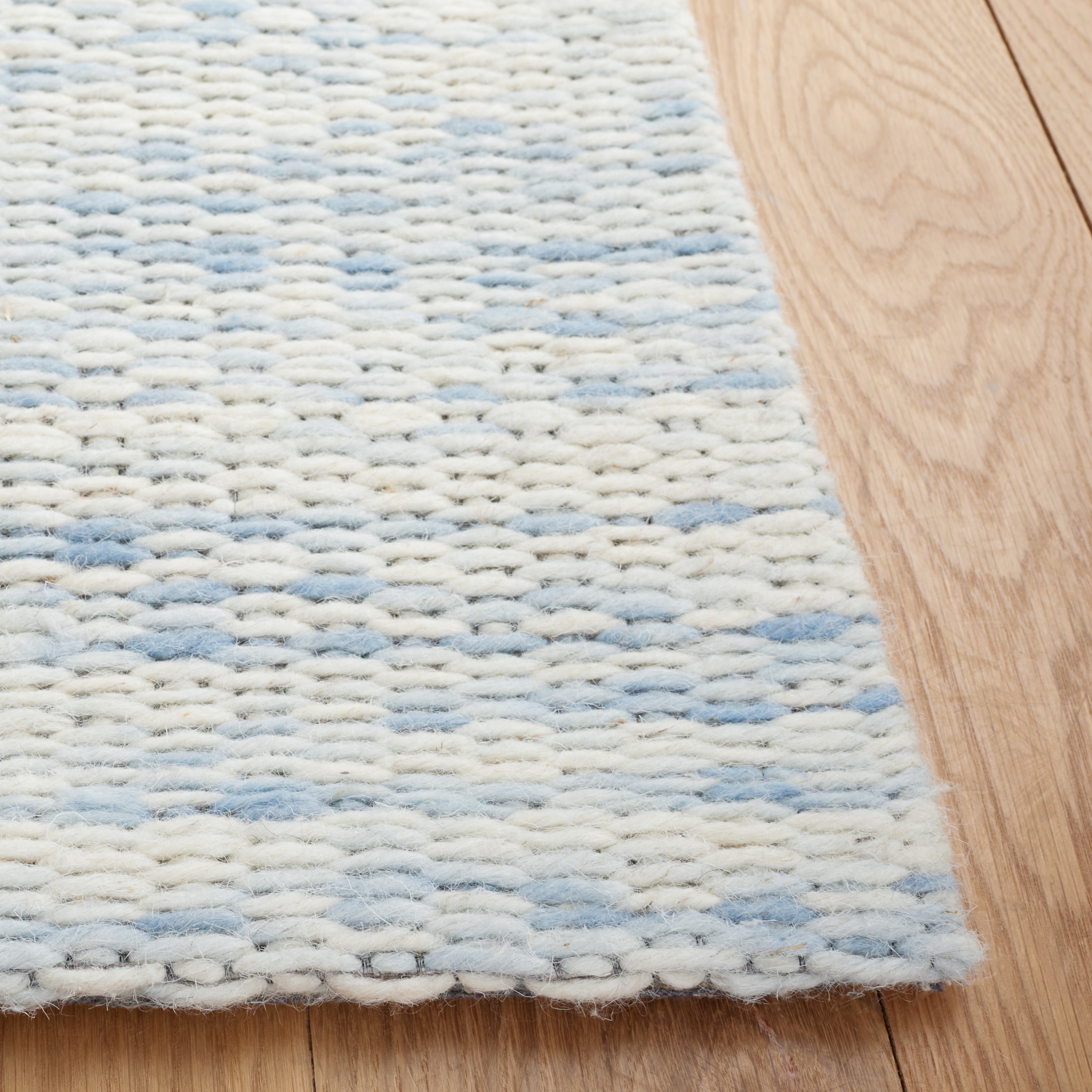 SAFAVIEH Marbella Taegan Distressed Runner Rug, Blue/Ivory, 2'3" x 8'