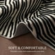 thumbnail image 5 of Alfombra moderna YIHOUSE, no se desprende, lavable, 58 pies, color blanco y negro, 5 of 8