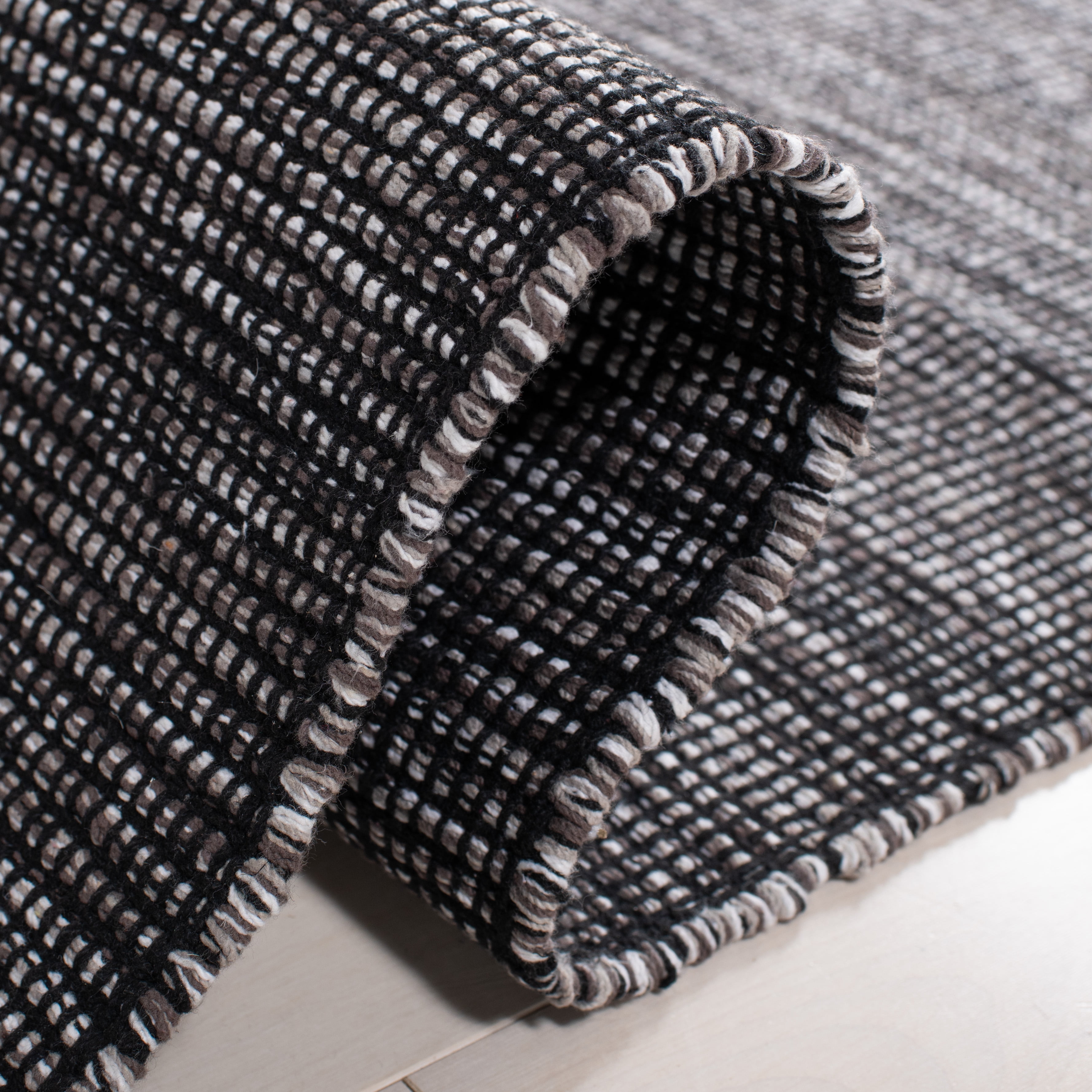 SAFAVIEH Montauk Kelsey Distressed Cotton Area Rug, Charcoal/Black, 8' x 10'