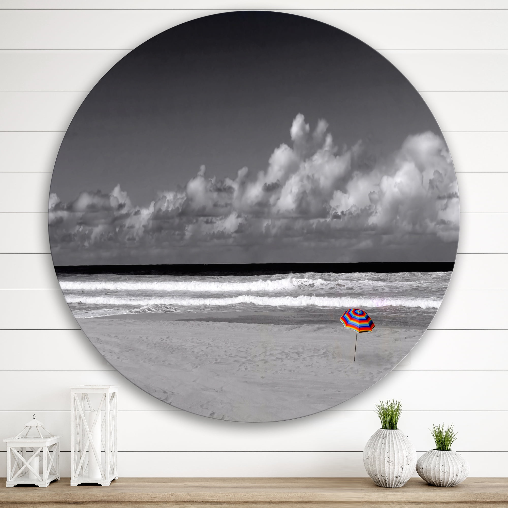 Designart 'Black and White Coastline Under Cloudy Sky' Lake House Circle Metal Wall Art 29x29 - Disc of 29