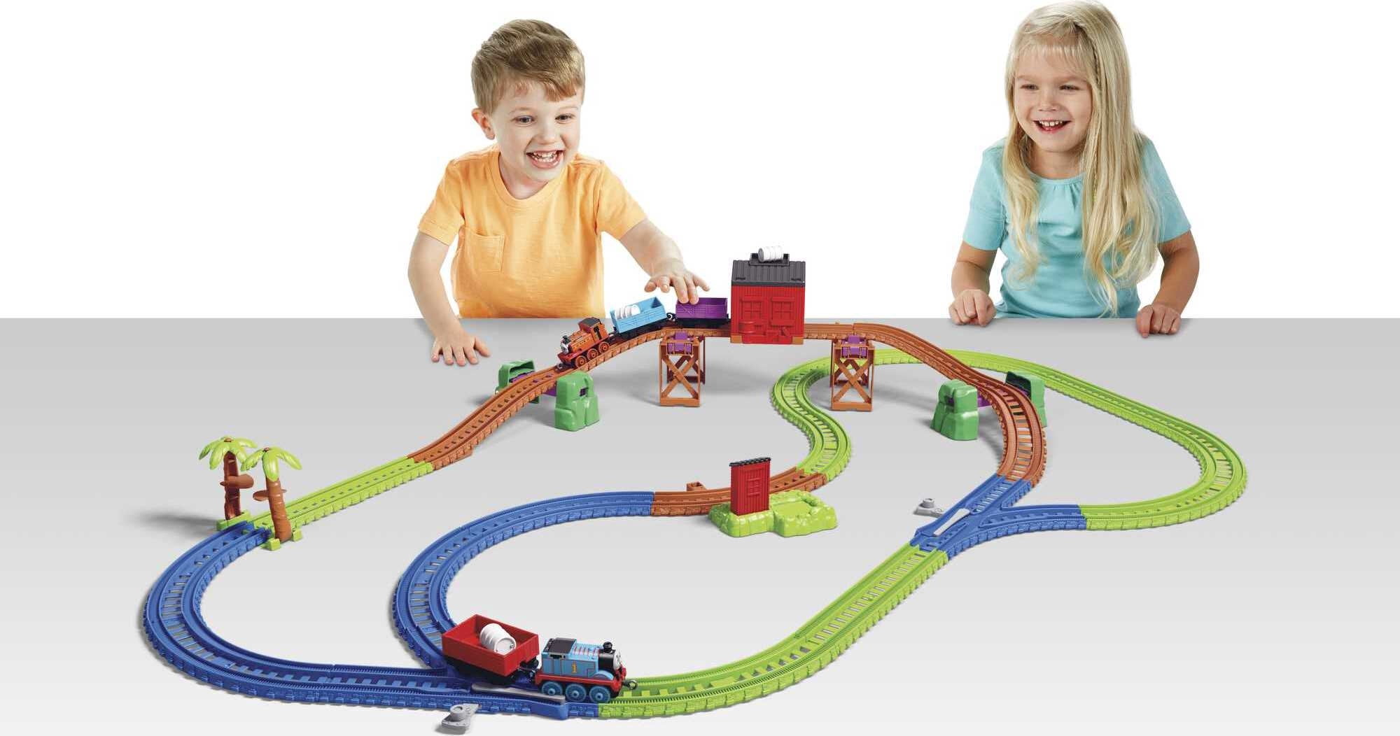 Thomas & Friends Thomas & Nia Cargo Delivery Diecast Toy Train & Track Set, 50 Pieces