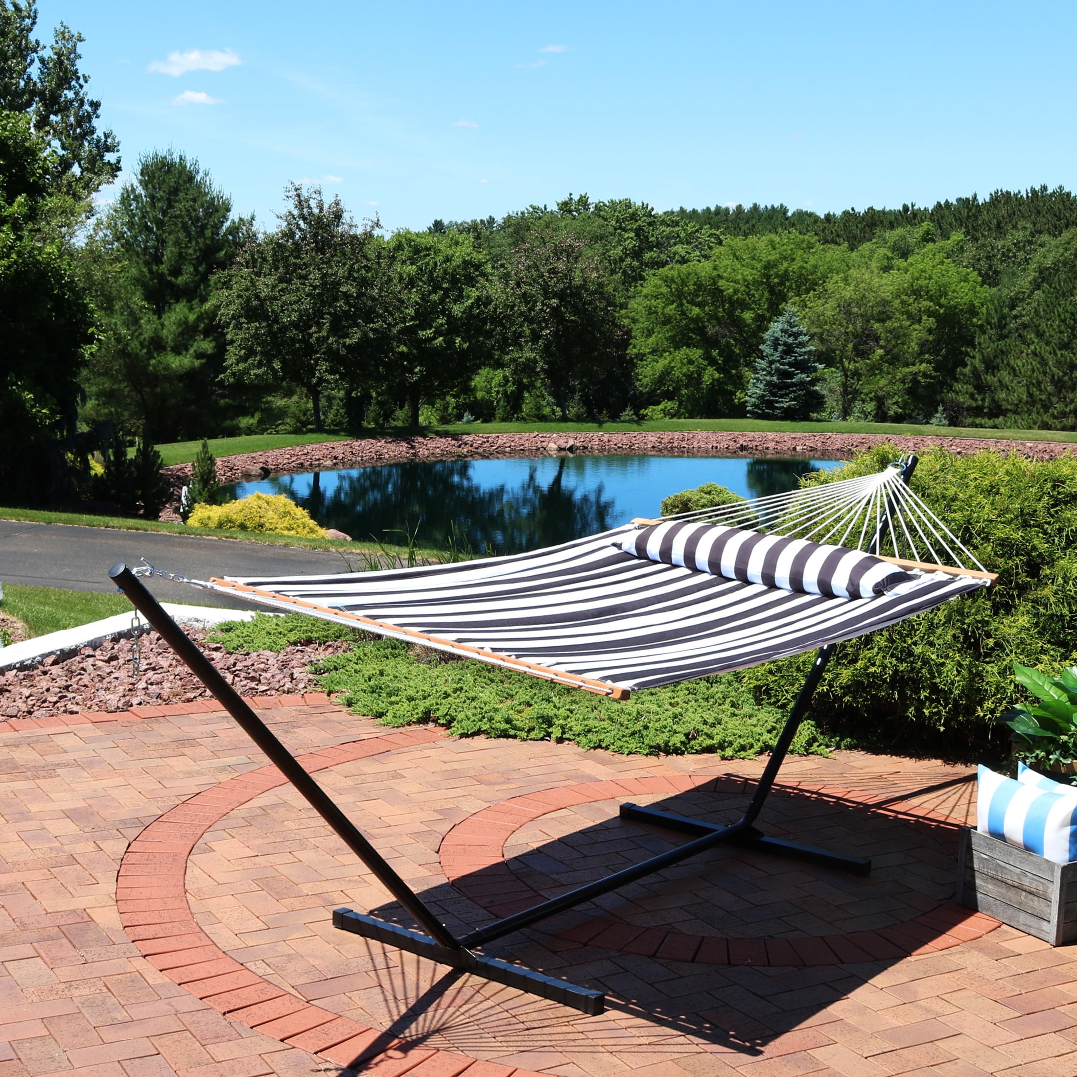 Sunnydaze 2-Person Quilted Polyester Hammock with Stand, 350 lb Capacity - Black and White