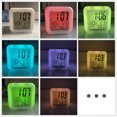 thumbnail image 4 of Reloj de silicona de fácil configuración Visualización de hora, fecha - Despertador fuerte para dormitorio - Alimentado por batería (blanco) ShuxiuWang 9024715137999, 4 of 5
