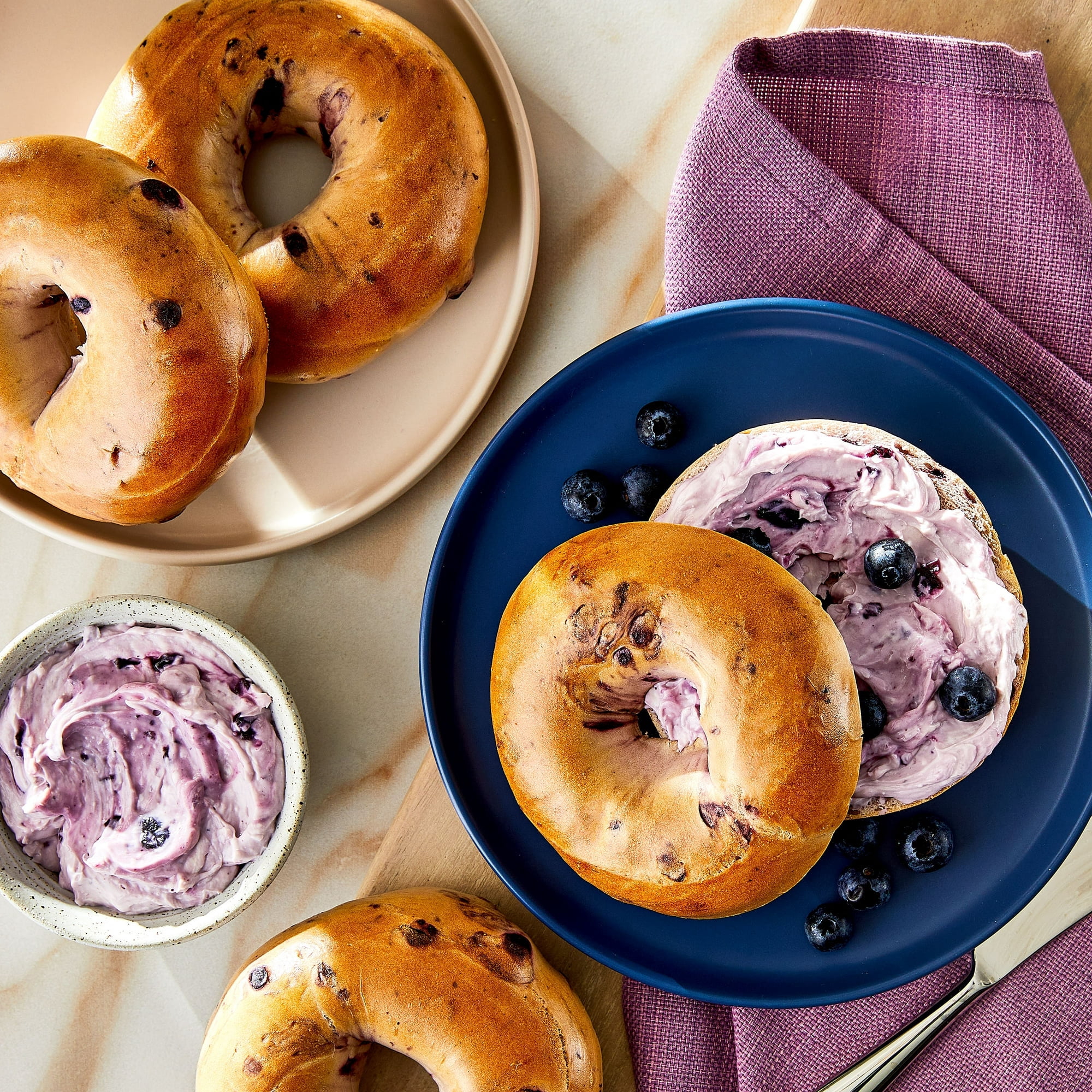 Marketside Fresh Pre-Sliced Naturally Flavored Blueberry Bagels, New York Style, 22.8oz, 6 Count