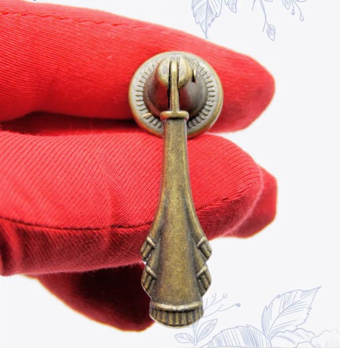Antique Finish 4pcs Vintage Bronze Zinc Alloy Cabinet Handles - Ornate Design Polished Metal Knobs for Dressers, Wardrobes & Kitchen Cupboards