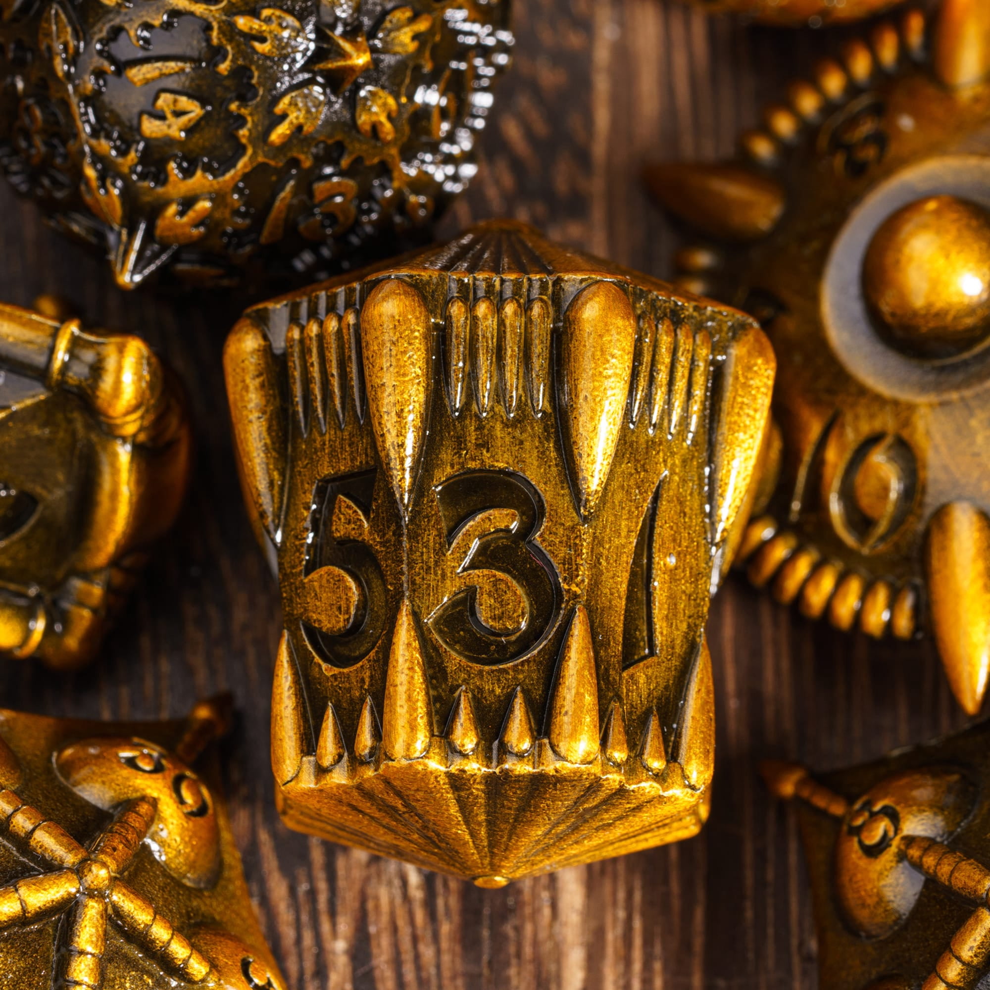 Cusdie Metal DND Dice Set, 7 die Metal Polyhedral D&D Dice Set Dragon Theme Dice for DND Dungeons and Dragons TTRPG Role Playing Games