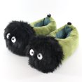 thumbnail image 1 of Animación creativa periférica zapatillas de carbón de carbón negro invierno hogar cálido pareja creativa zapatos de algodón de felpa zapatillas de algodón de dibujos animados, 1 of 5