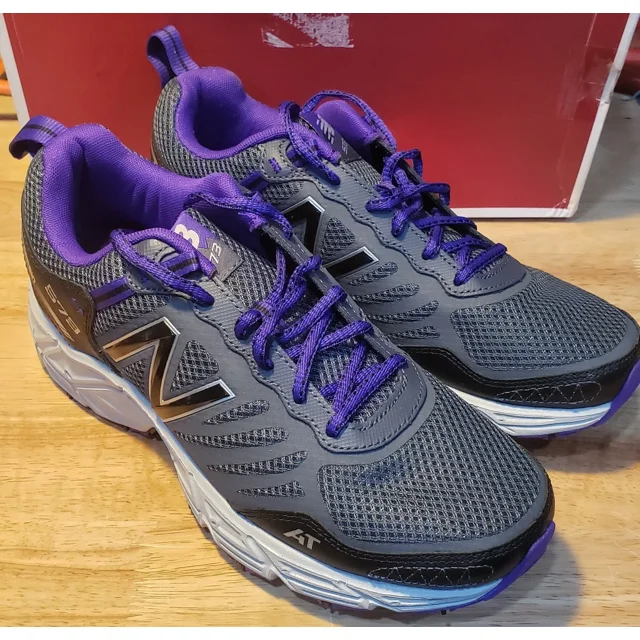 ??????NIB New Balance 573 Trail Running Shoes Gray Purple Womens WTE573D3 10.5B