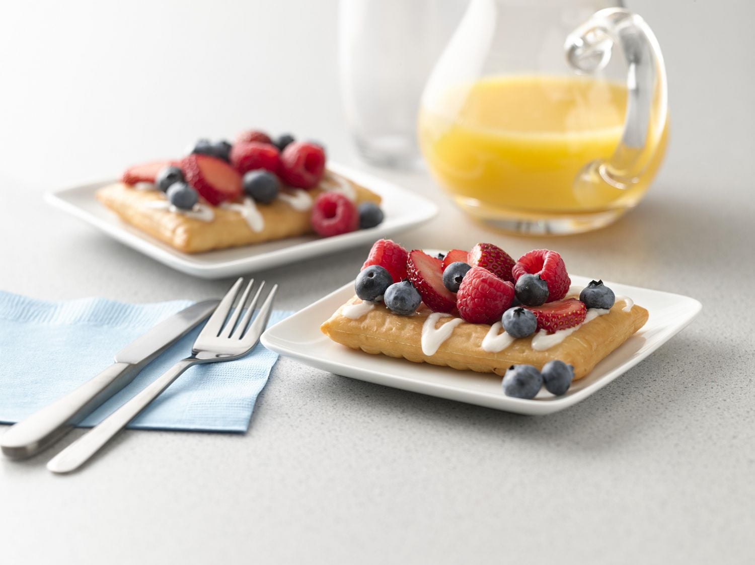 Pillsbury Toaster Strudel Strawberry Flavour with Cream Cheese Style Filling, 6 Pastries, 326 g