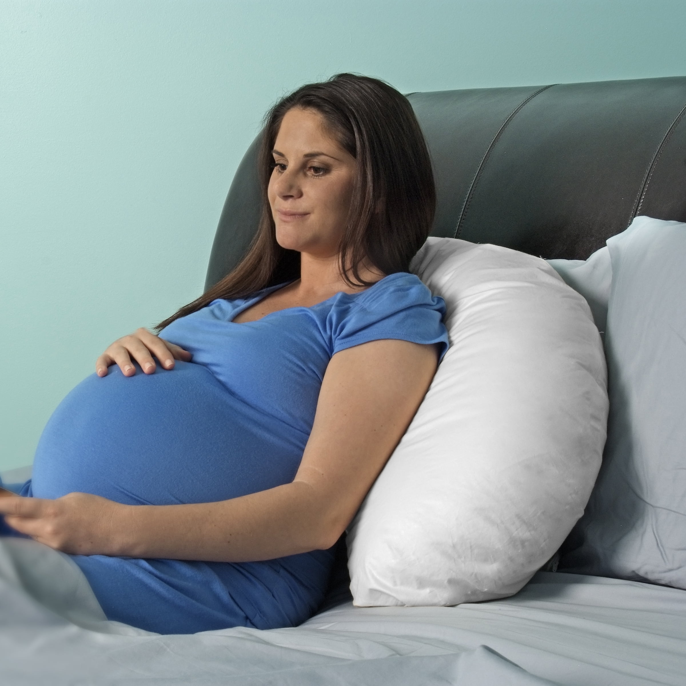 Contours Soulmate Cooling Maternity Pillow, White