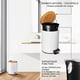 thumbnail image 5 of Papelera de baño de 3 litros | Papelera con pedal con cierre suave | Cubo para cosméticos de diseño elegante con tapa de madera de bambú | Blanco, 5 of 7