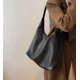 thumbnail image 3 of Bolsas de mano holgadas para mujer, de piel sintética, estilo retro, suaves, de gran capacidad, 2 unidades, 2025, 3 of 4