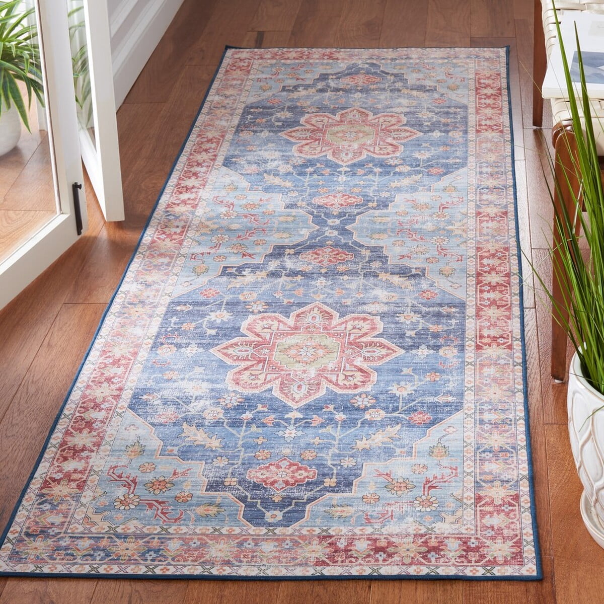 SAFAVIEH Tucson Salem Traditional Machine Washable Runner, 2'6" x 8', Blue/Rust