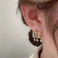 thumbnail image 5 of 2023 Nuevo diseño de pendientes irregulares en forma de U de color dorado para mujer, moda de cristal coreana, A07, 5 of 5