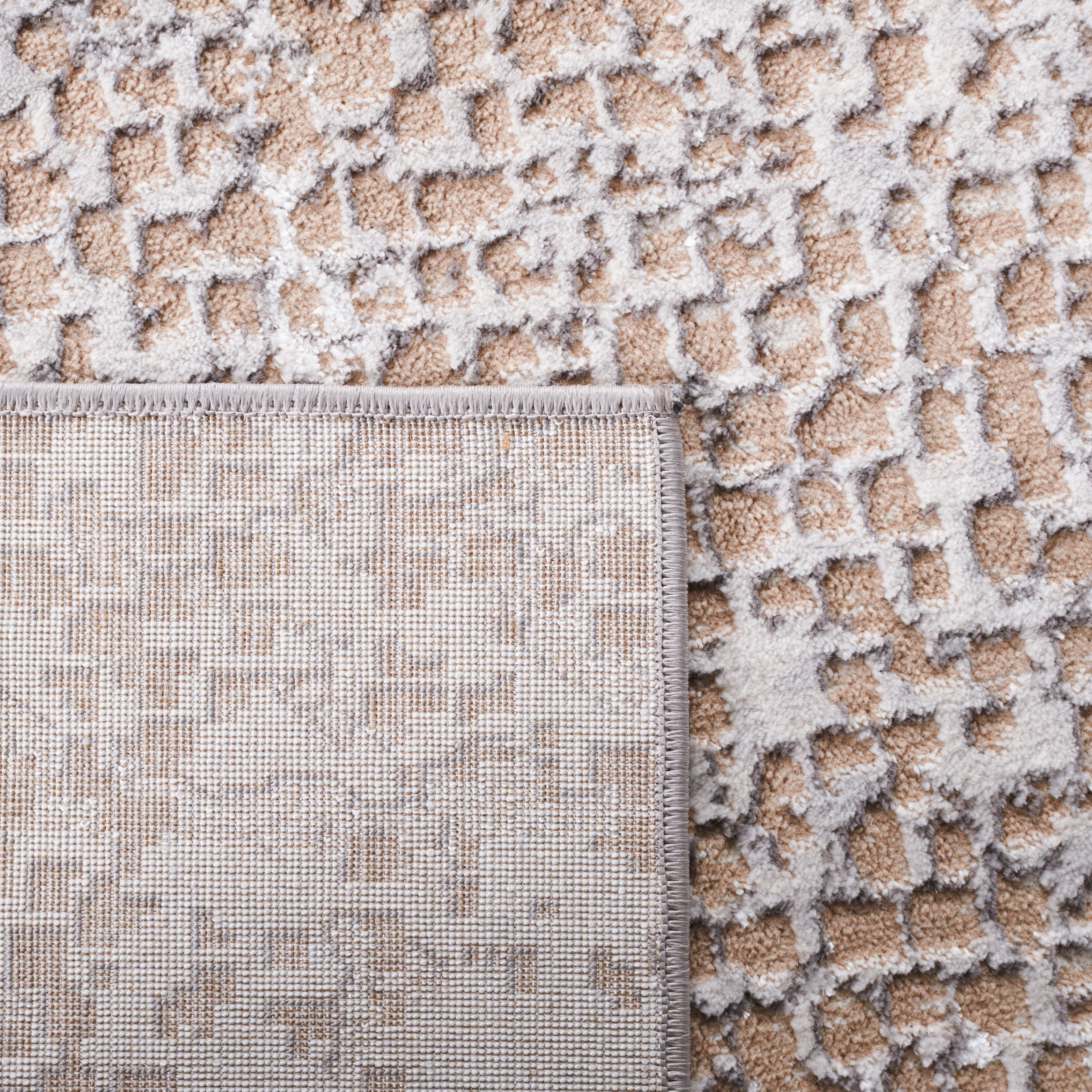 SAFAVIEH Amelia Jimmy Dot-Print Area Rug, Beige/Gray, 5'5" x 7'7"