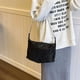 thumbnail image 5 of Bolso de hombro para mujer de alta calidad y venta caliente, producto nuevo 2024, diseño de cadena simple, portátil y versátil, bolso de mano para mujer, 5 of 5